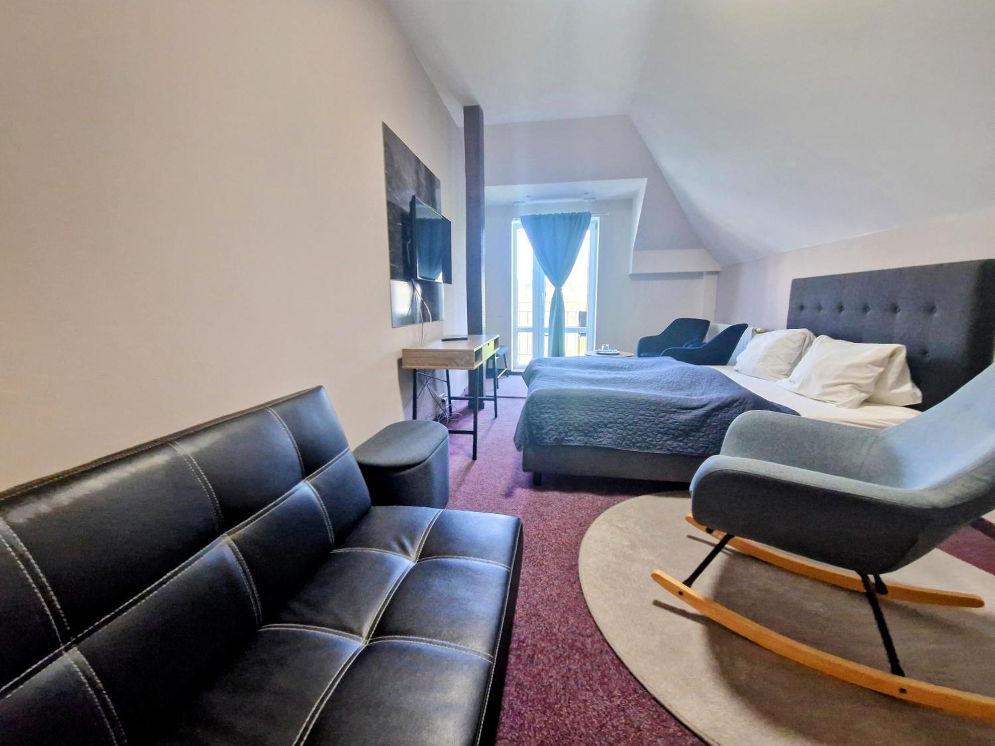 Family Hotel Maxim Beroun  Exteriör bild