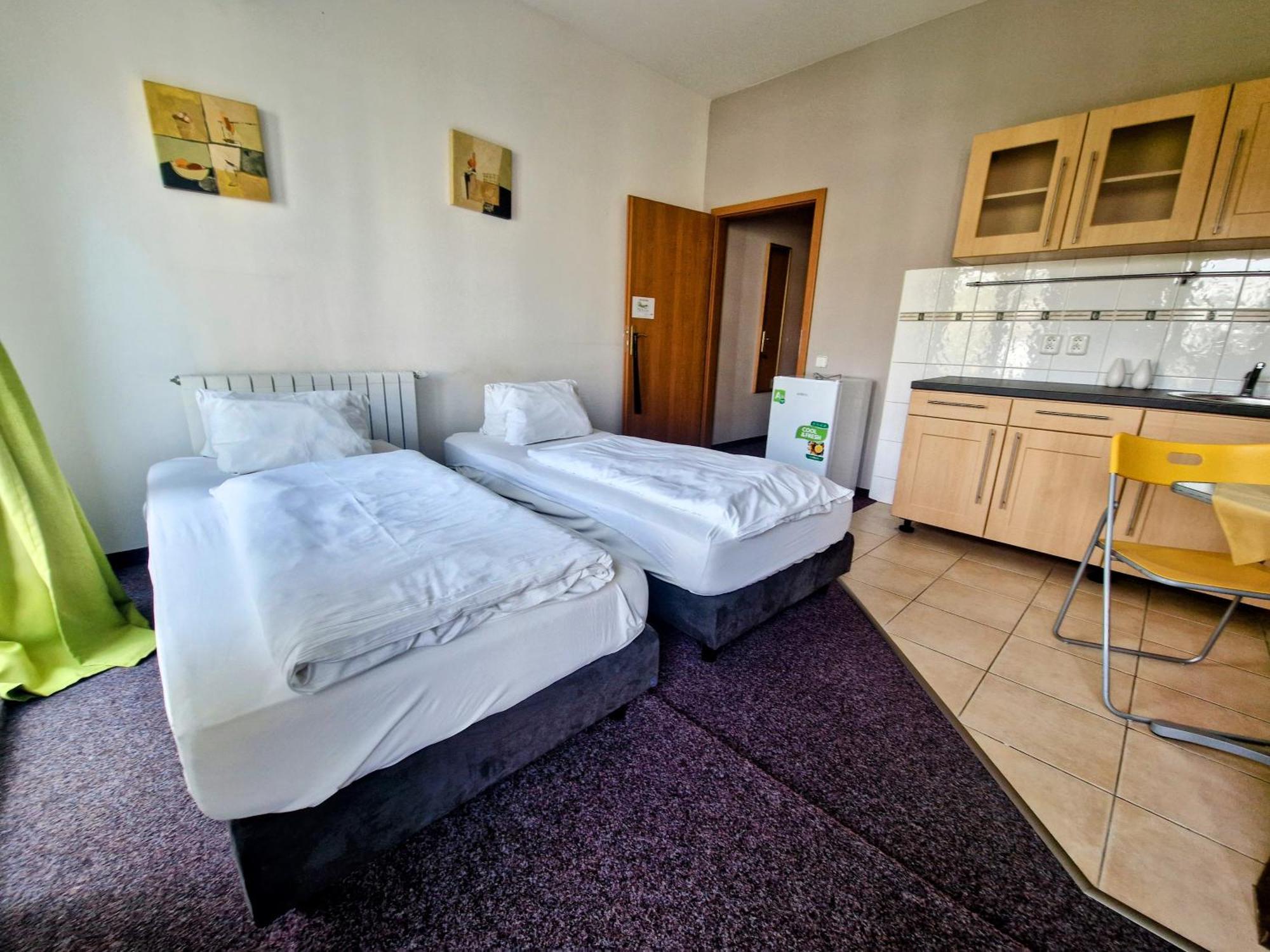 Family Hotel Maxim Beroun  Exteriör bild