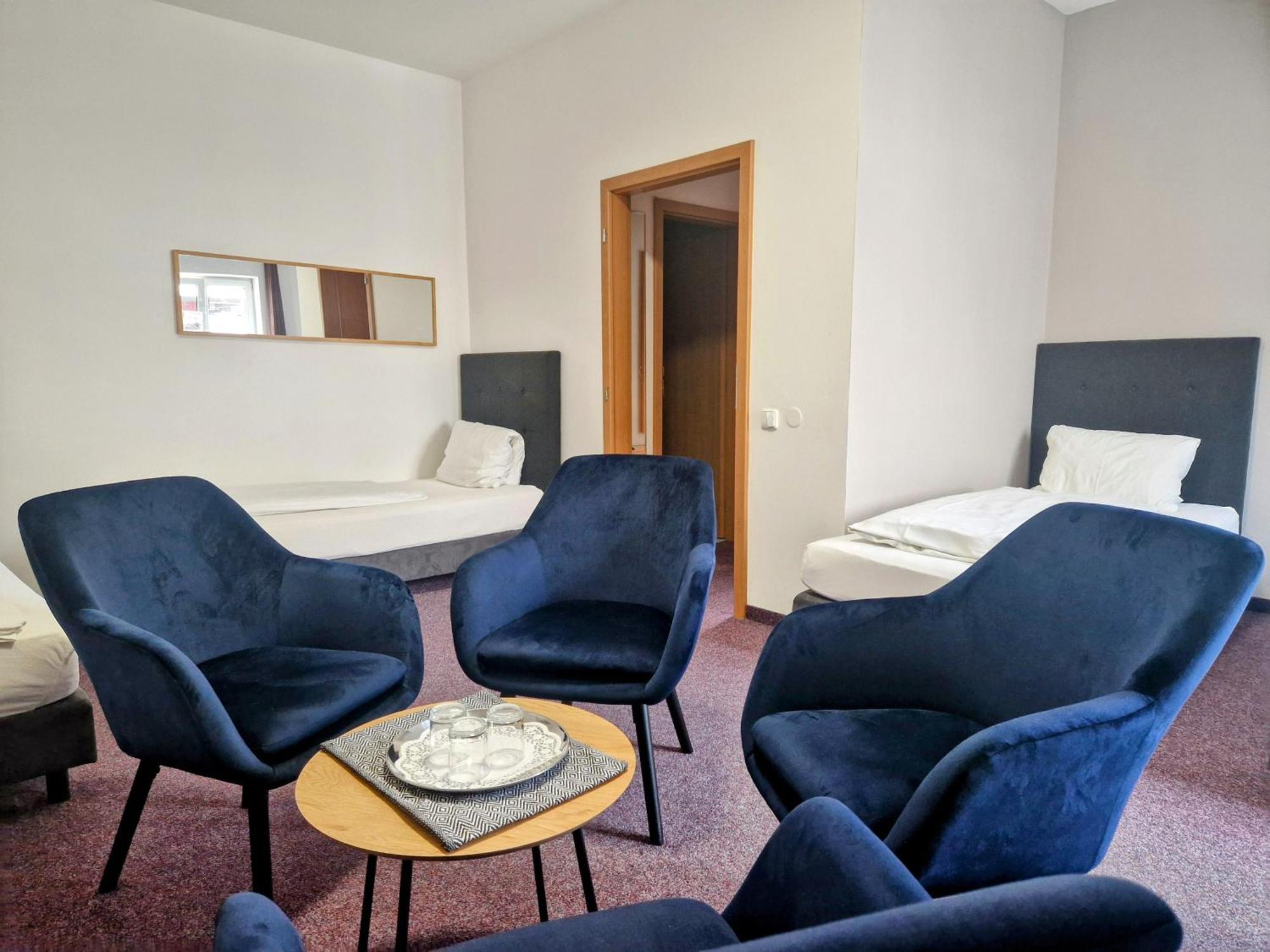 Family Hotel Maxim Beroun  Exteriör bild